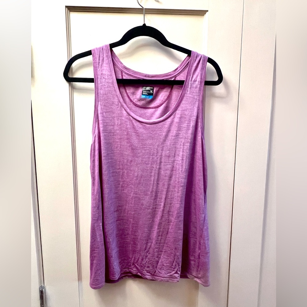 Icebreaker loose-fitting tank.